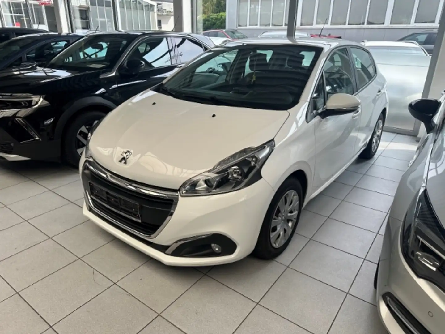 Peugeot 208 Active 1.2 61kW (83PS) SHZ Notbremsass. Temp Tel.- Blanc - 1
