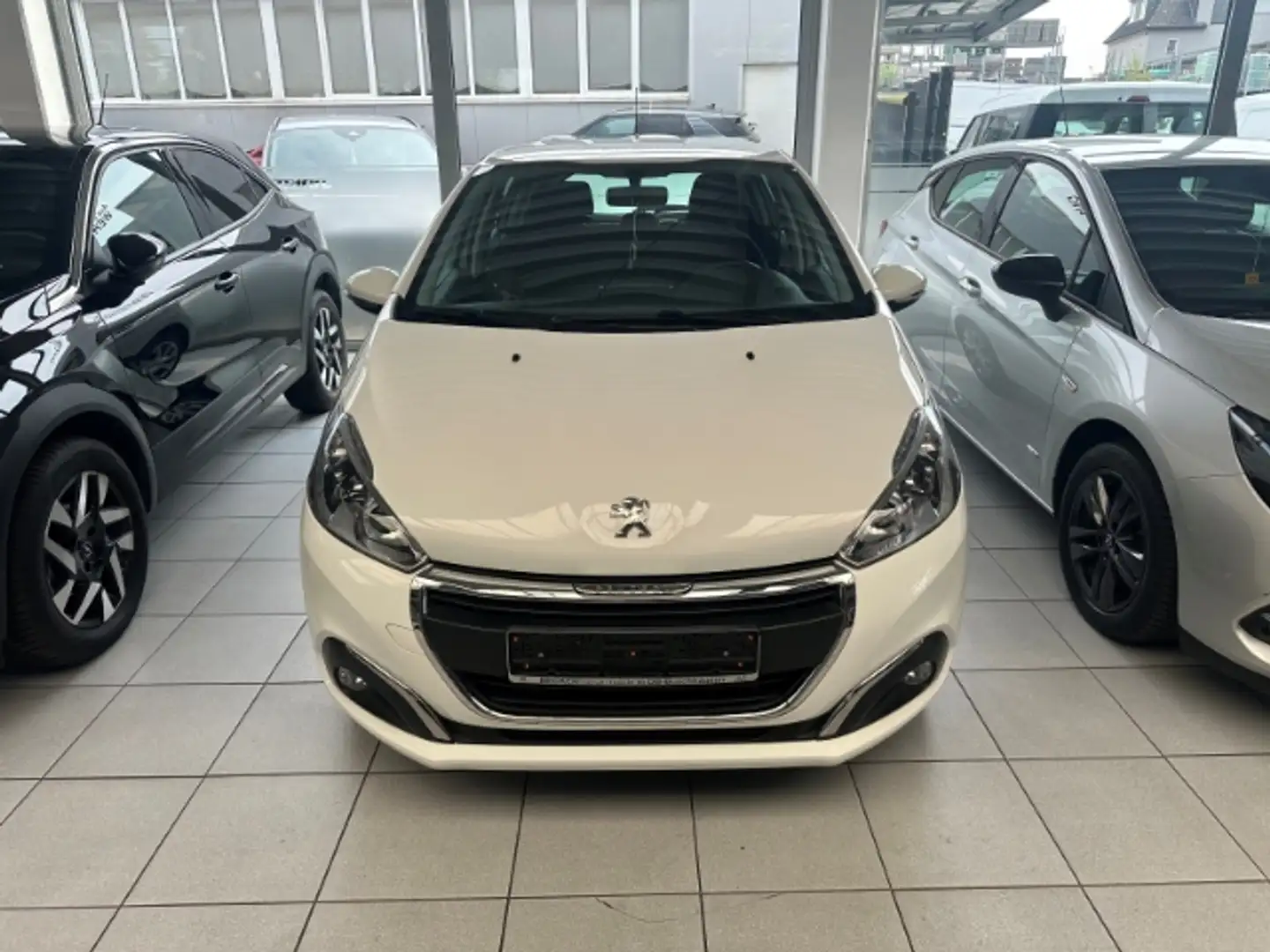 Peugeot 208 Active 1.2 61kW (83PS) SHZ Notbremsass. Temp Tel.- Blanc - 2