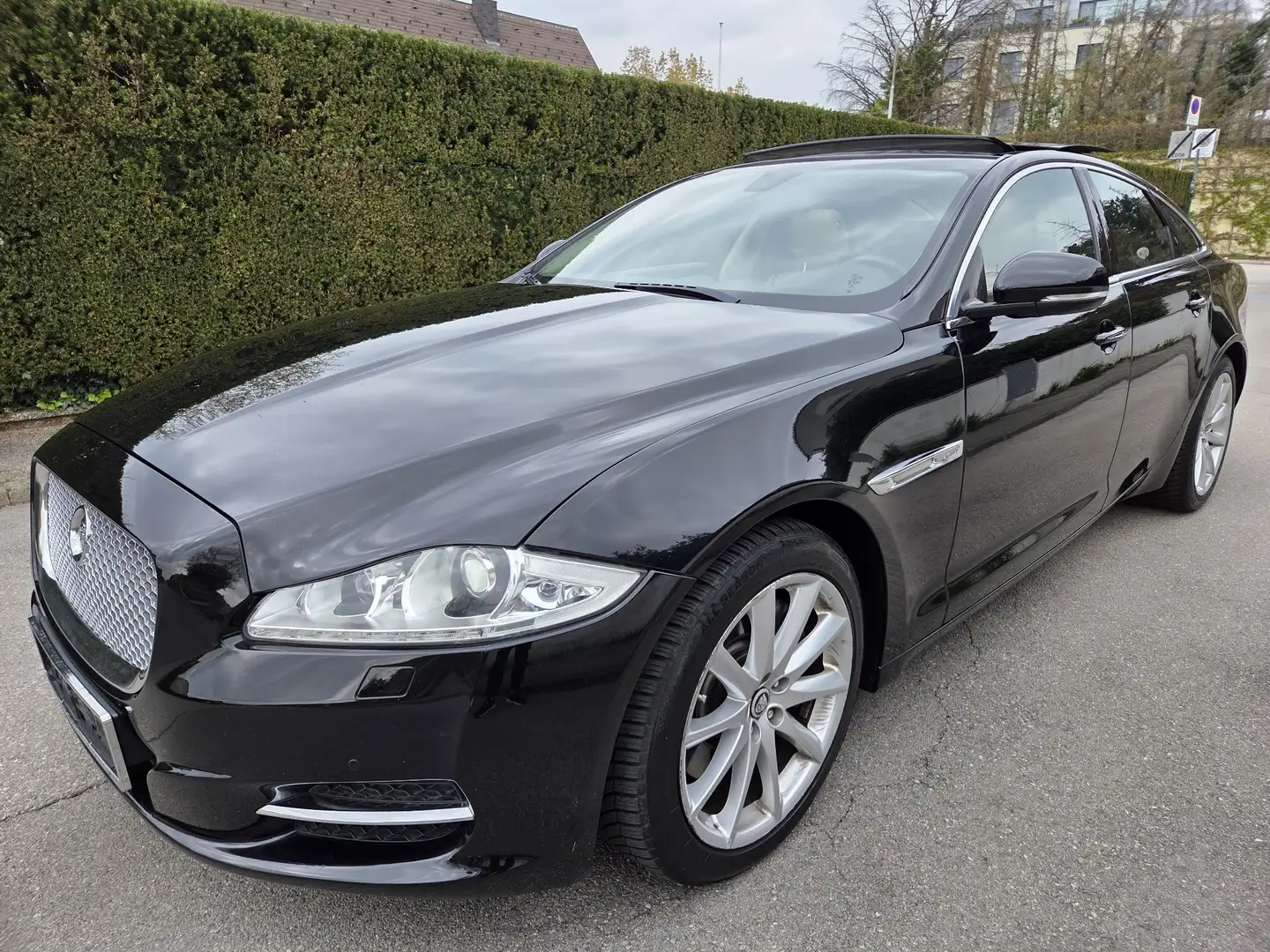 Jaguar XJ 3,0 V6 Ds. Portfolio Schwarz - 1