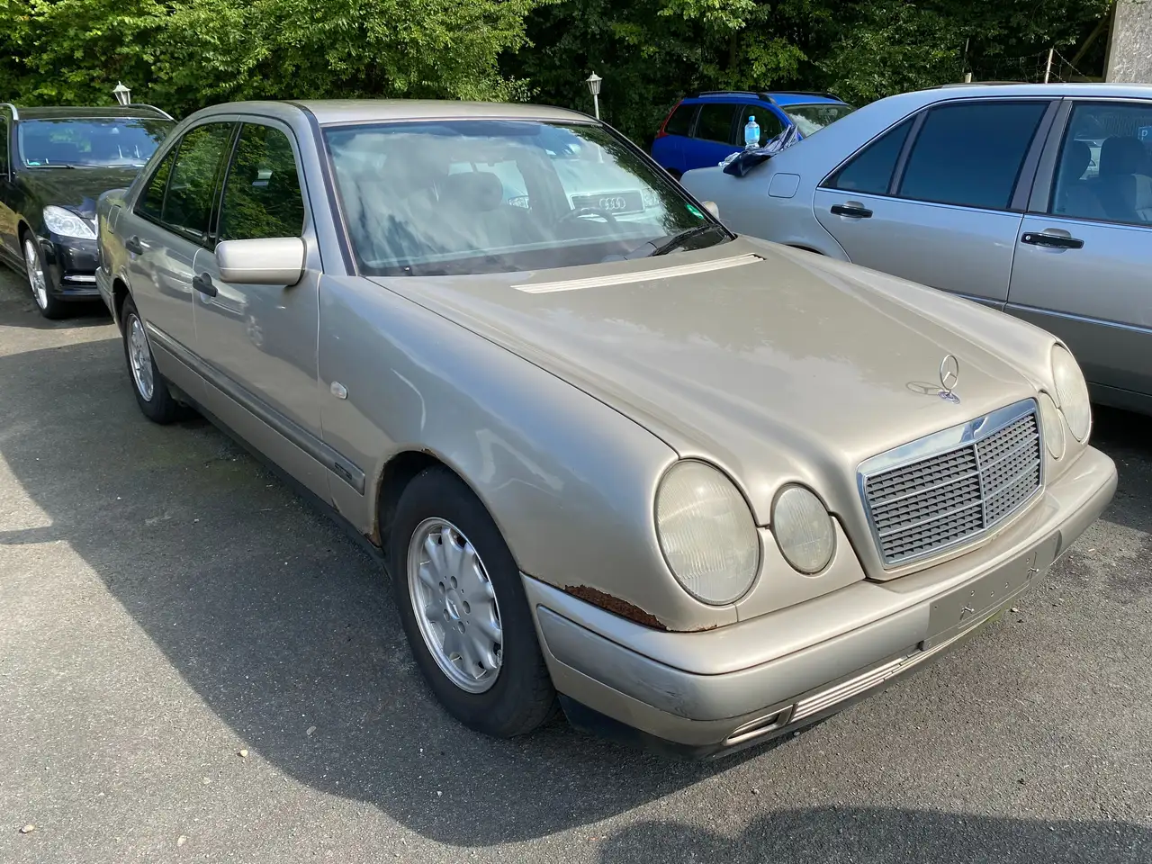 Mercedes-Benz E 230