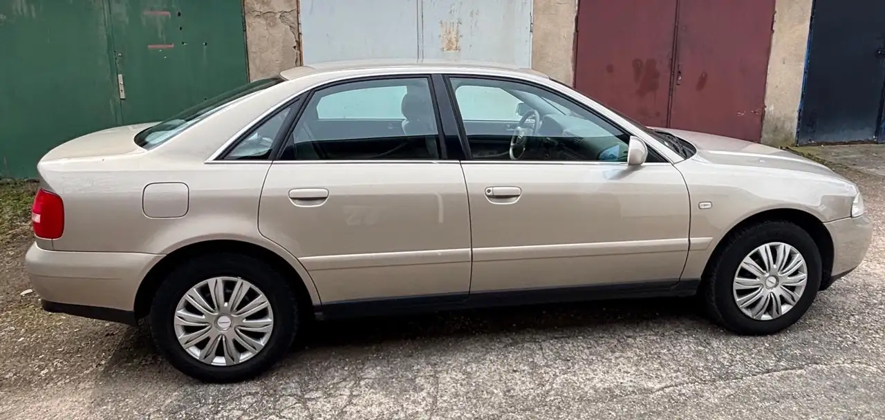Audi A4 1.6, foto 8