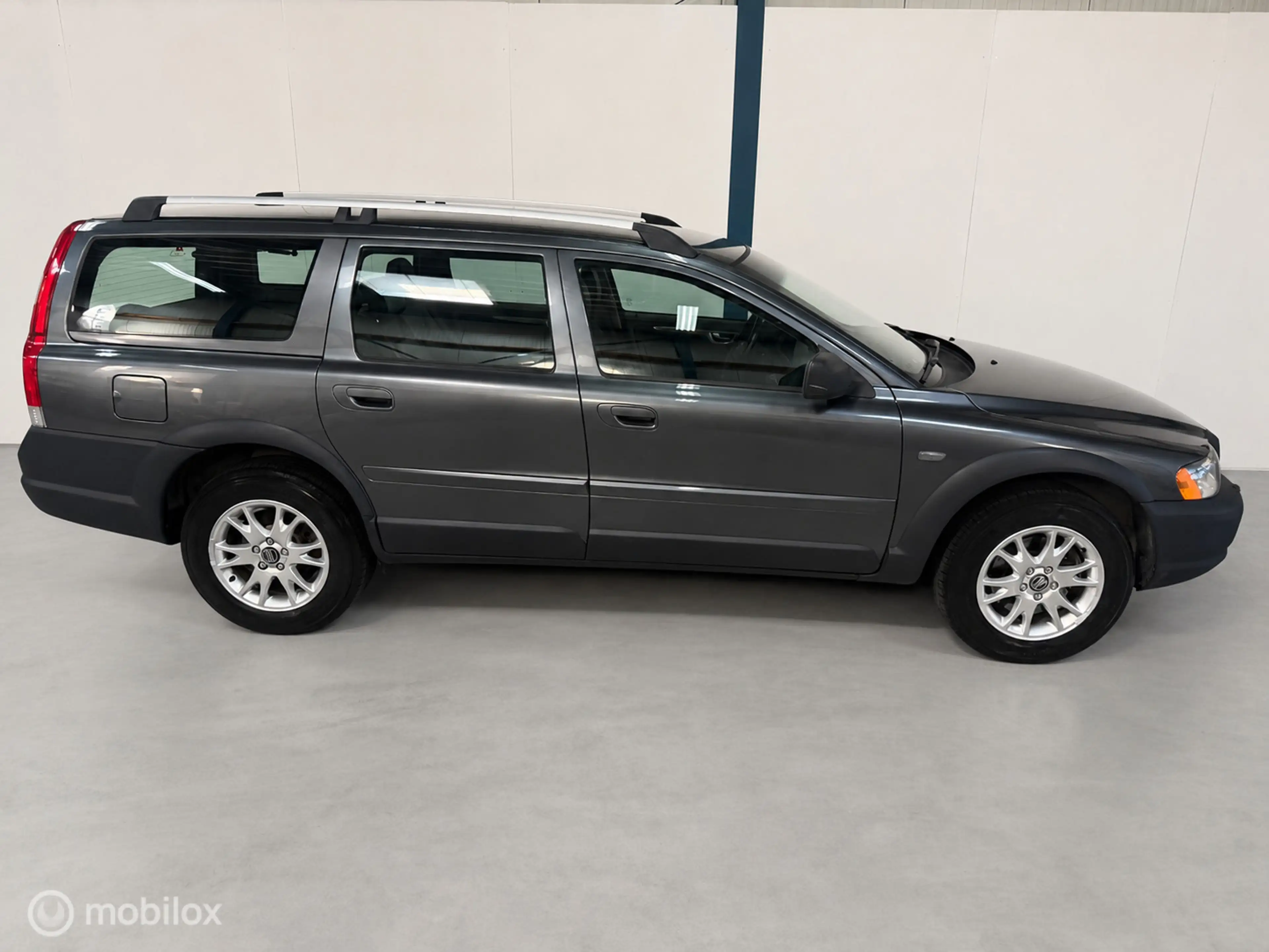 Volvo XC70 2.5 T Kinetic AUTOMAAT / LEER — photo 13