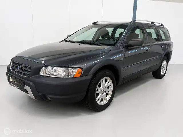 Volvo XC70 2.5 T Kinetic AUTOMAAT / LEER