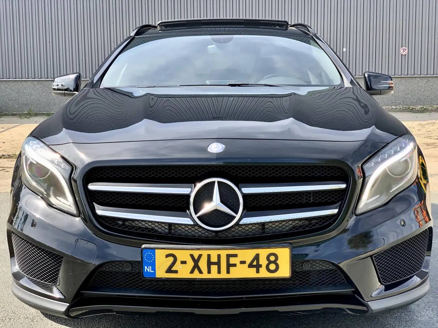 Mercedes-Benz GLA 250 Ambition AMG PANO NAP Noir - 2