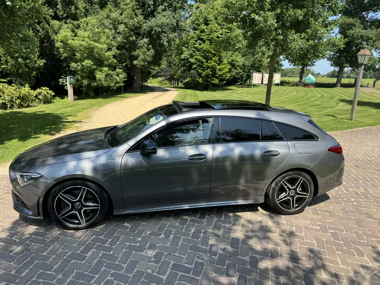 Mercedes-Benz CLA 200 Shooting Brake 7G-DCT AMG Line - 2