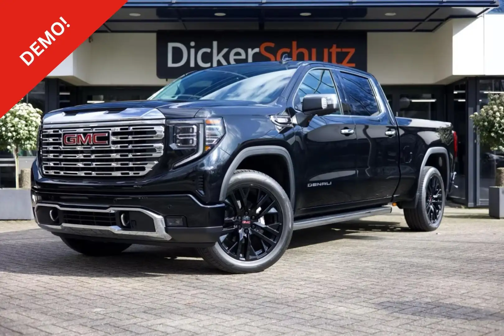 GMC Sierra Denali 3.0 Ltr Diesel Longbed Černá - 1
