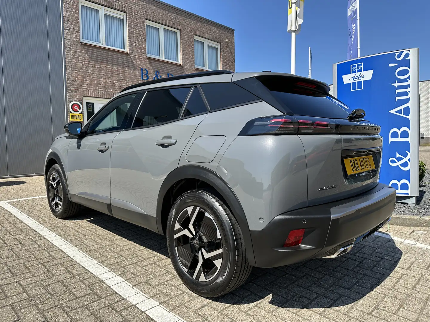 Peugeot 2008 1.2 PureTech 130pk Automaat Allure l ACC l BLIS l Grijs - 2