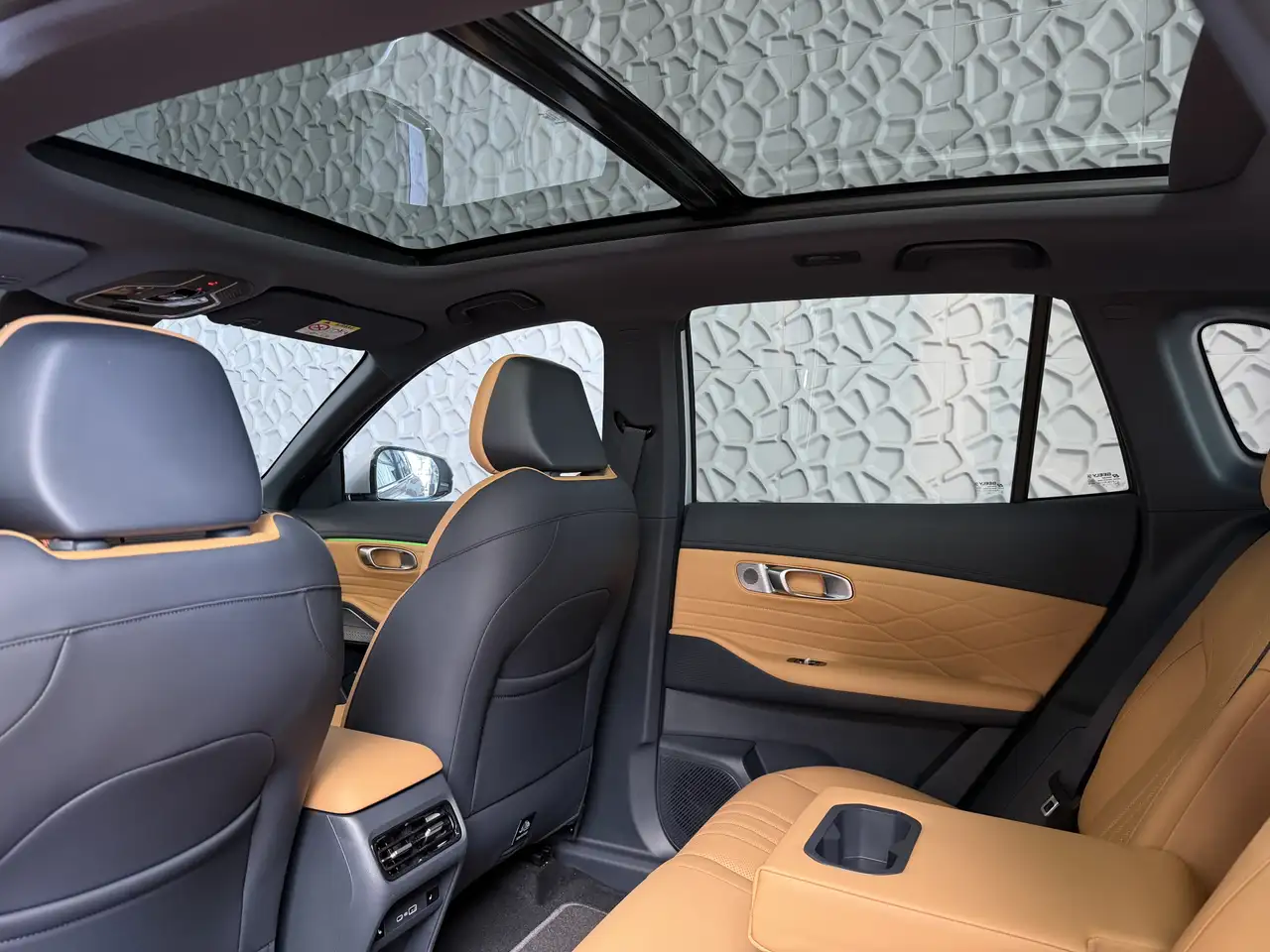 Geely Starray EM-i 2026 — фото 10