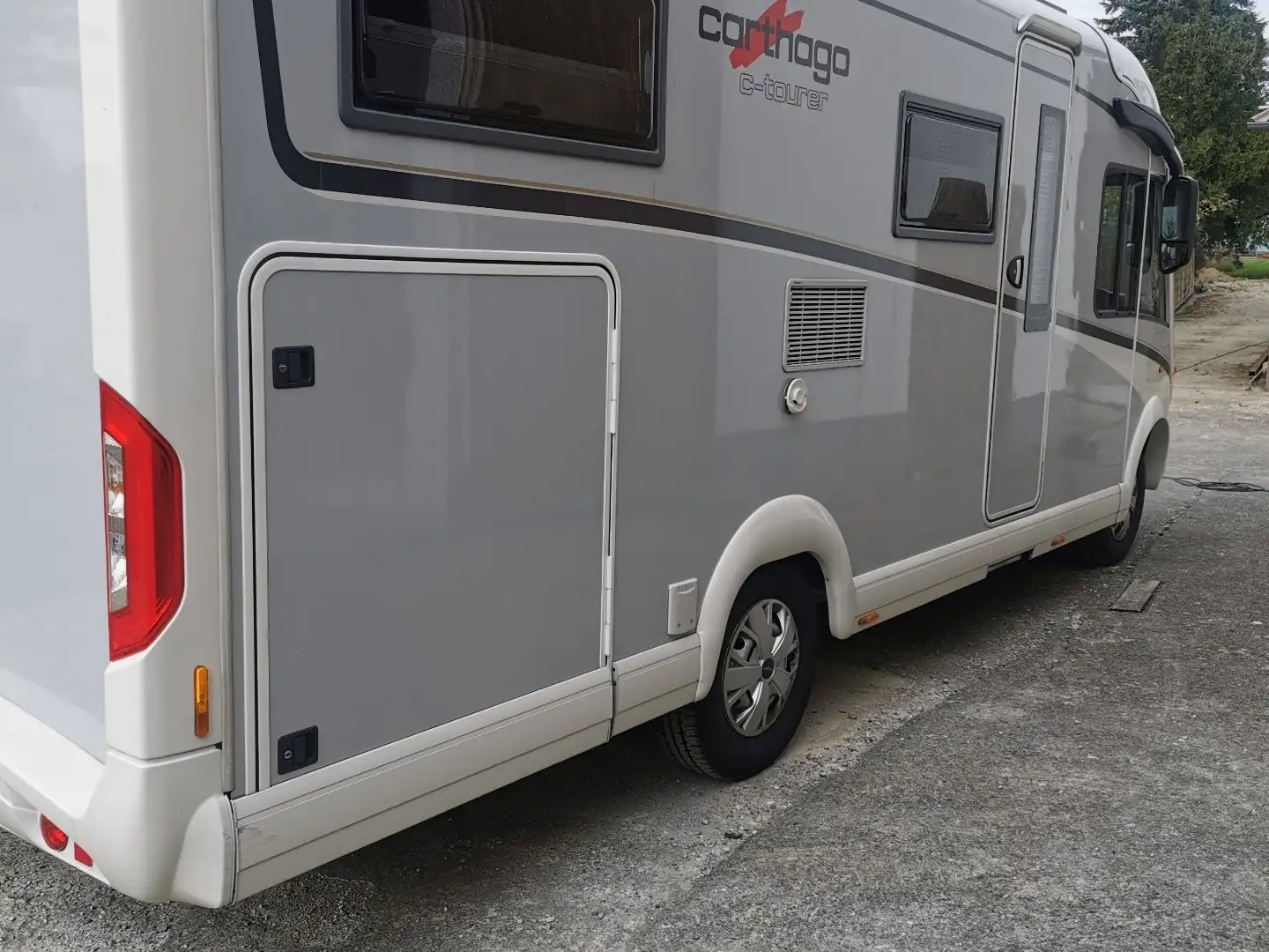 Caravans-Wohnm Carthago C-Tourer143 Heavy Chassis 4,250T abgel. auf 3,5T Бежевий - 2