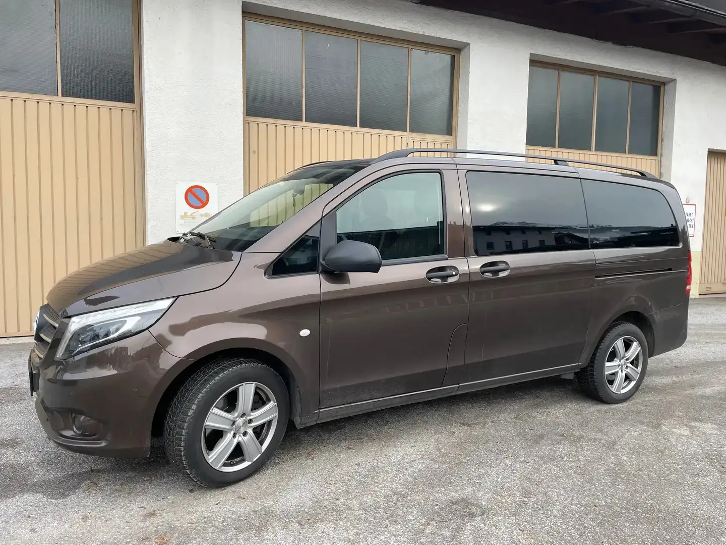 Mercedes-Benz Vito Vito Tourer Family 114 CDI lang 4x4 Aut. Tourer Family Braun - 1
