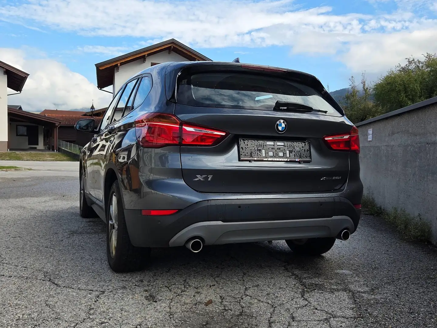 BMW X1 X1 xDrive20i Aut. Grau - 2