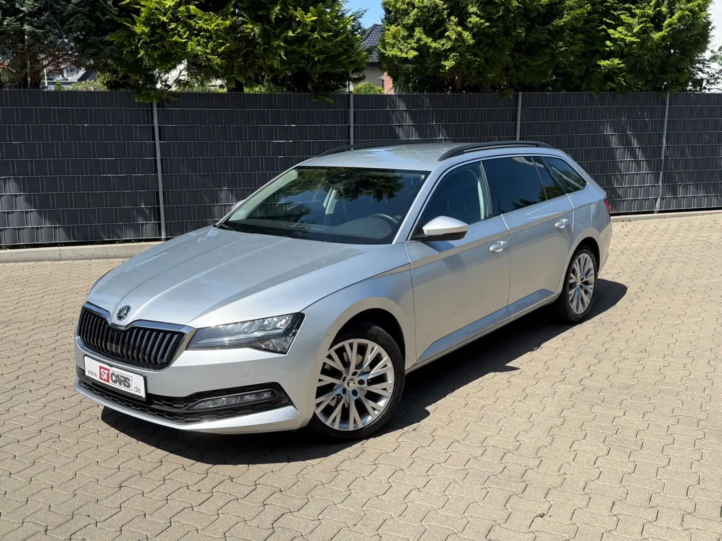 Skoda Superb Combi 2.0 TDi DSG ACC AHK ACC Argent - 1