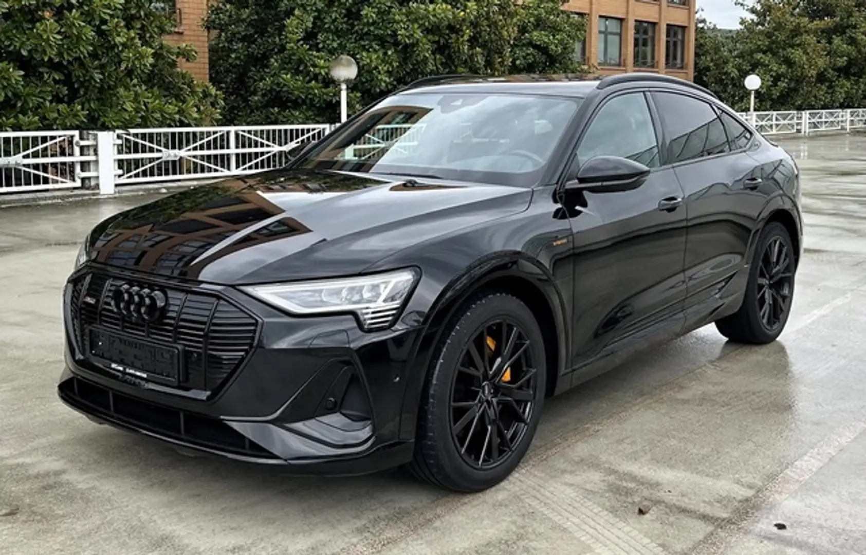 Audi e-tron Sportback 55 quattro S line Black Edition Schwarz - 1