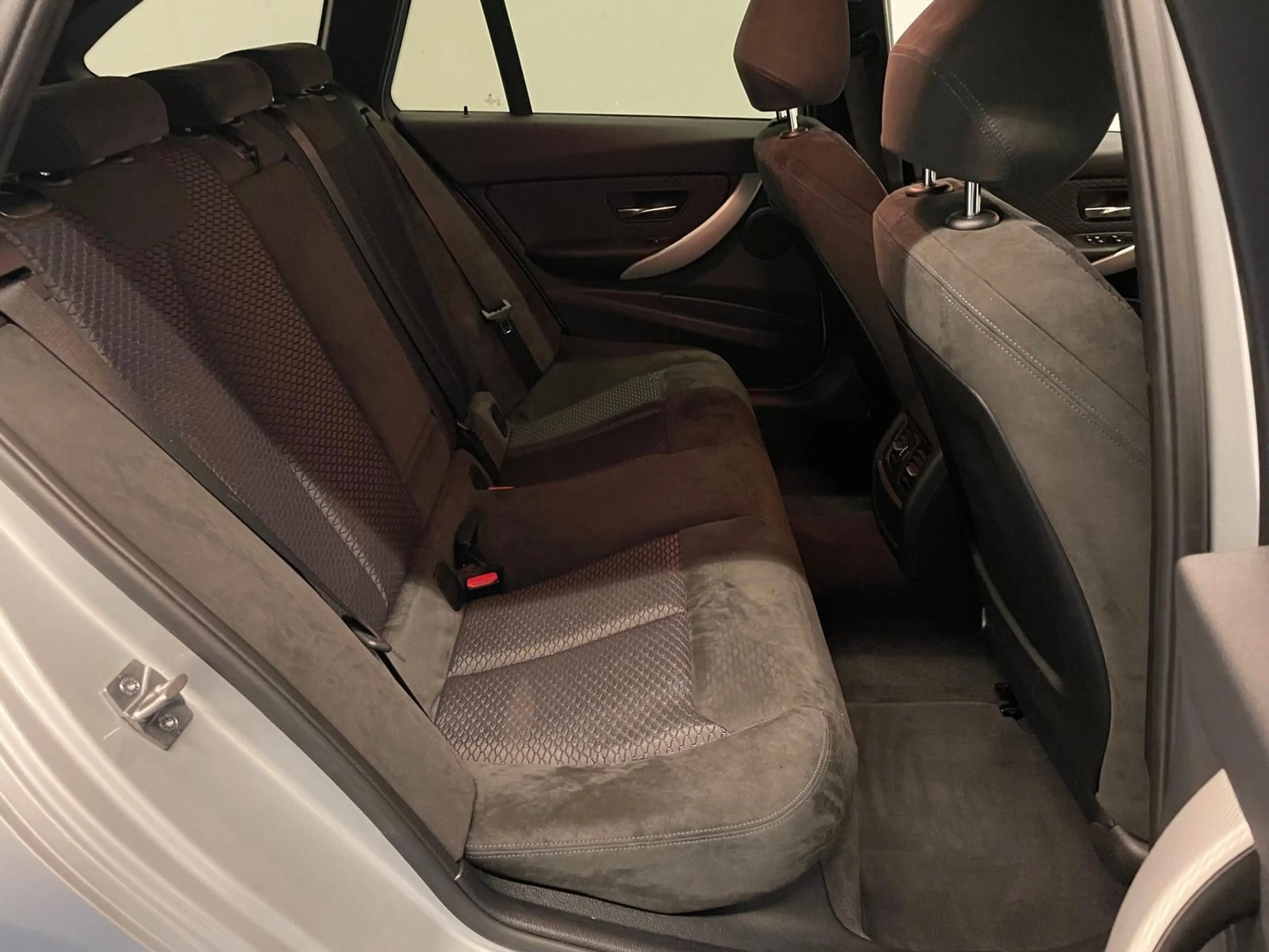 BMW 320 i M-Sportpaket xDrive 4x4 TÜV/SERVICE/GARANT. — photo 10