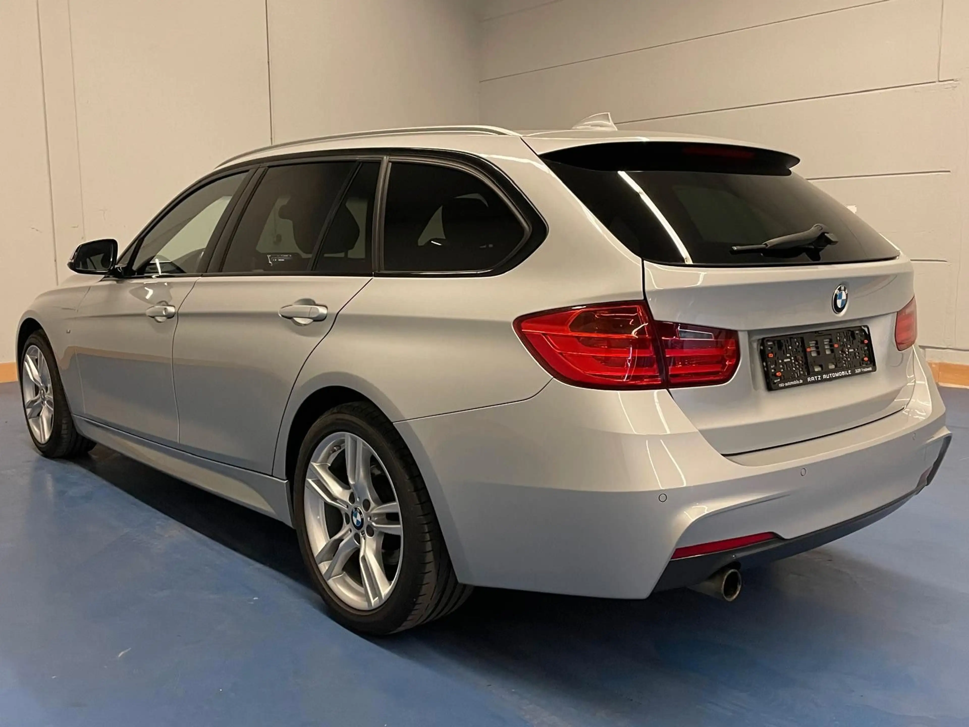 BMW 320 i M-Sportpaket xDrive 4x4 TÜV/SERVICE/GARANT. — photo 4