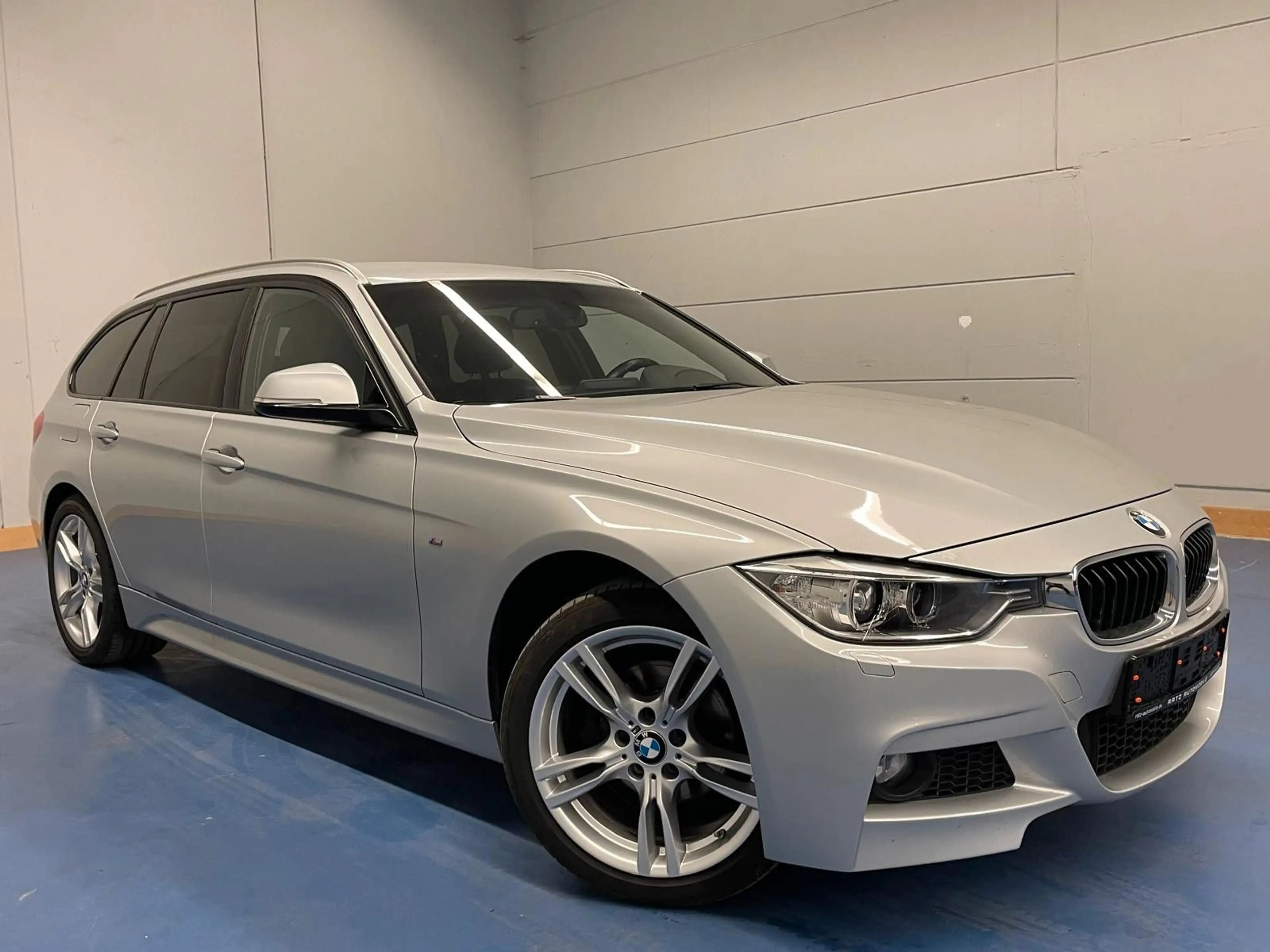 BMW 320 i M-Sportpaket xDrive 4x4 TÜV/SERVICE/GARANT. — photo 3