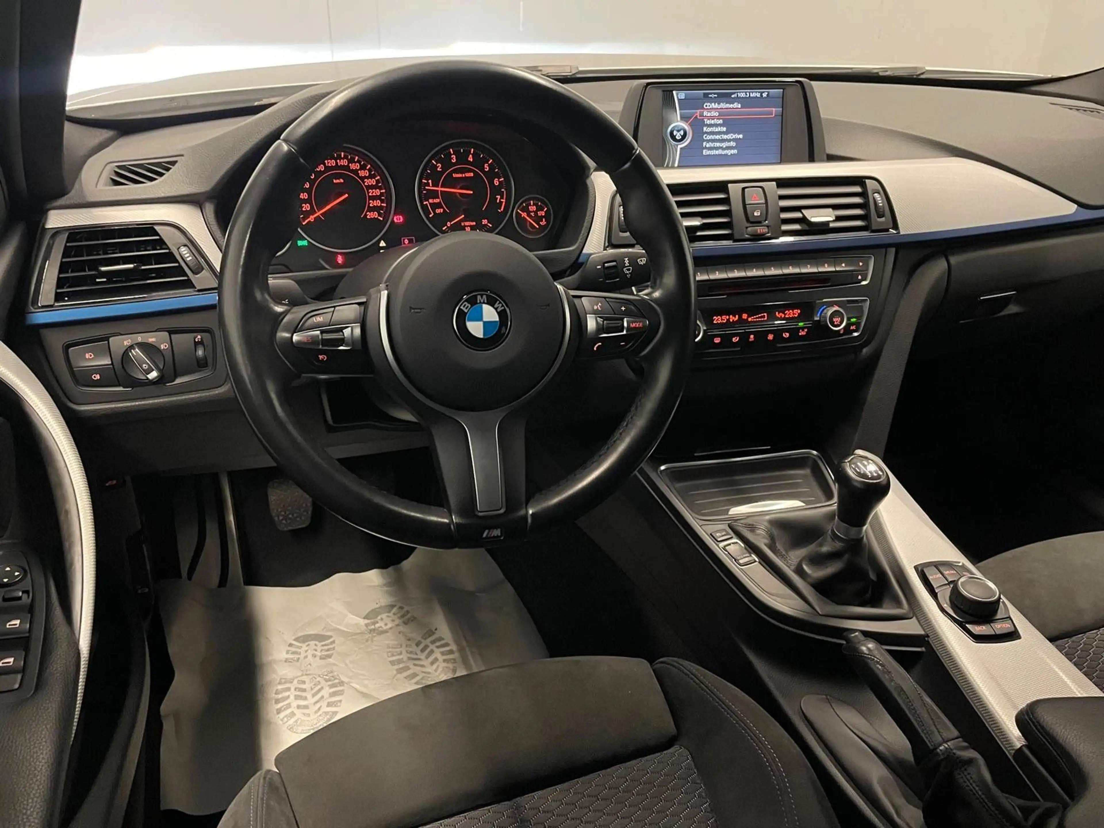 BMW 320 i M-Sportpaket xDrive 4x4 TÜV/SERVICE/GARANT. — photo 12