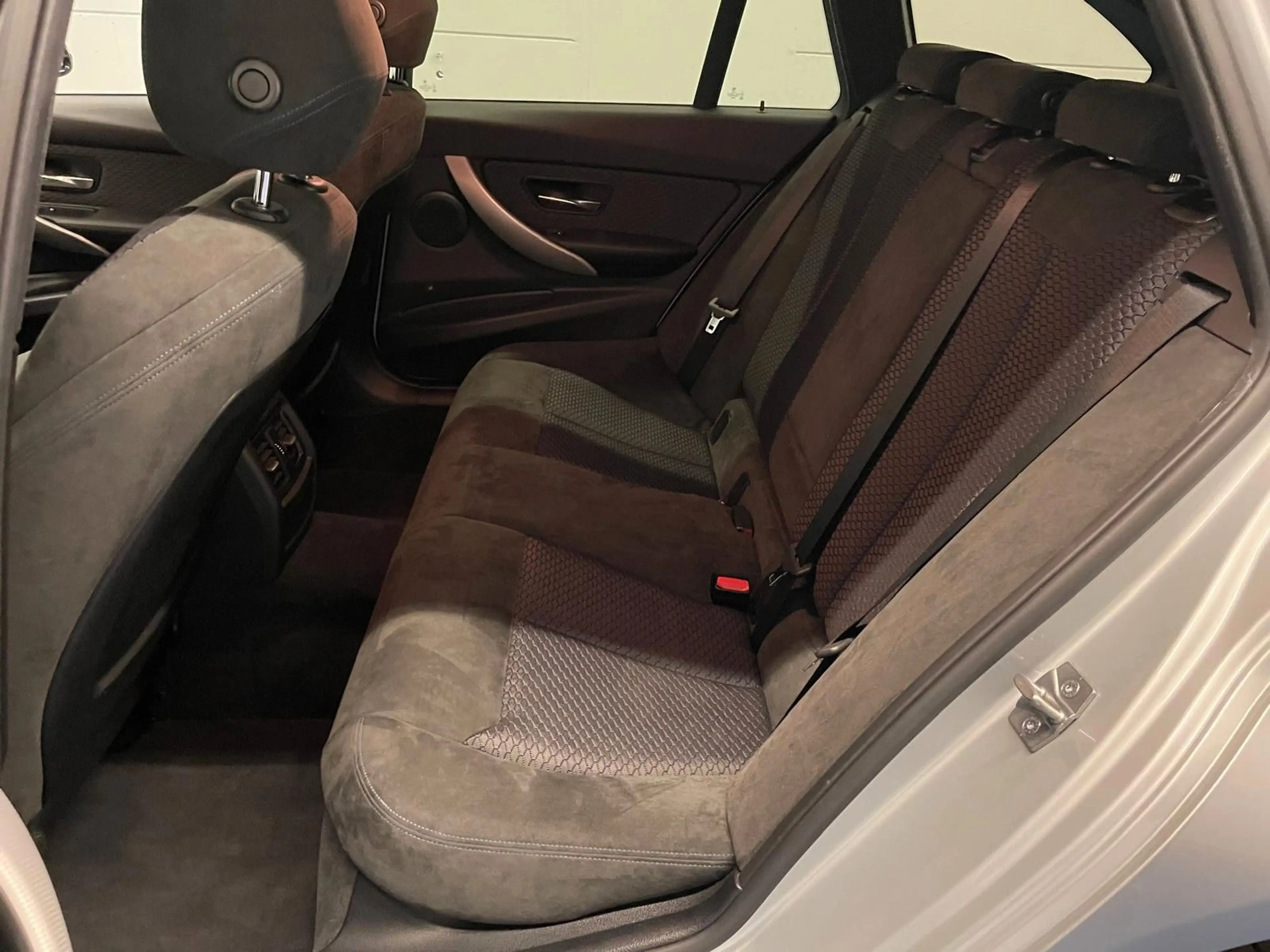 BMW 320 i M-Sportpaket xDrive 4x4 TÜV/SERVICE/GARANT. — photo 9