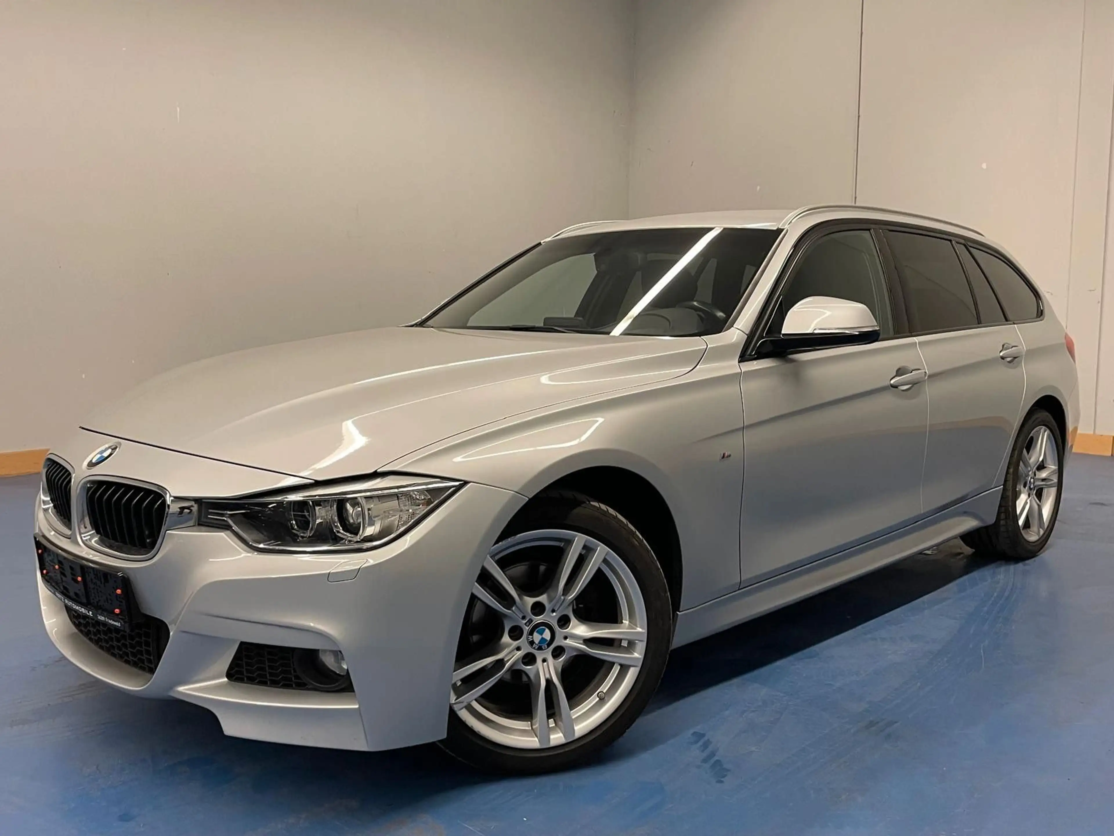 BMW 320 i M-Sportpaket xDrive 4x4 TÜV/SERVICE/GARANT.