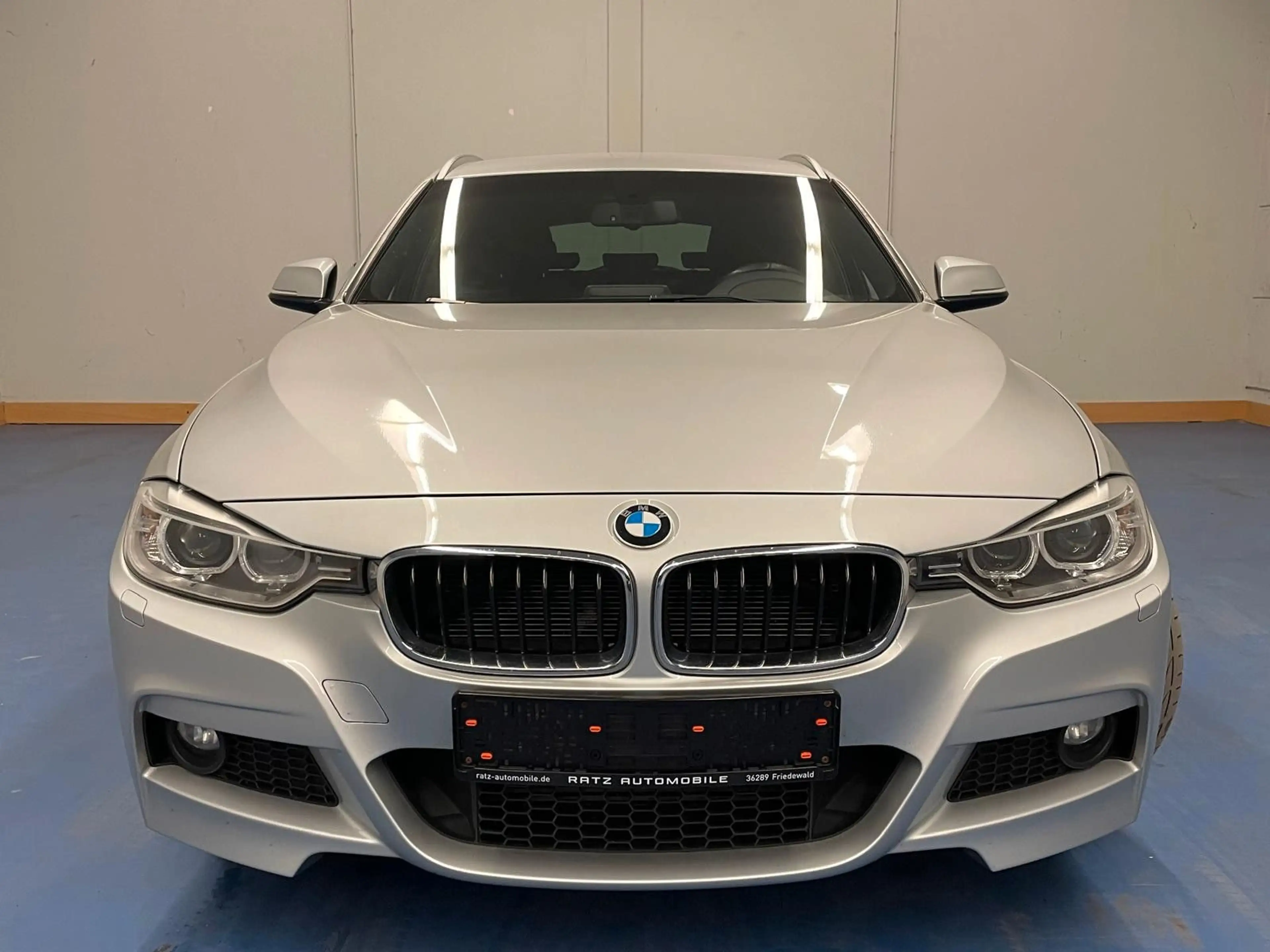 BMW 320 i M-Sportpaket xDrive 4x4 TÜV/SERVICE/GARANT. — photo 2