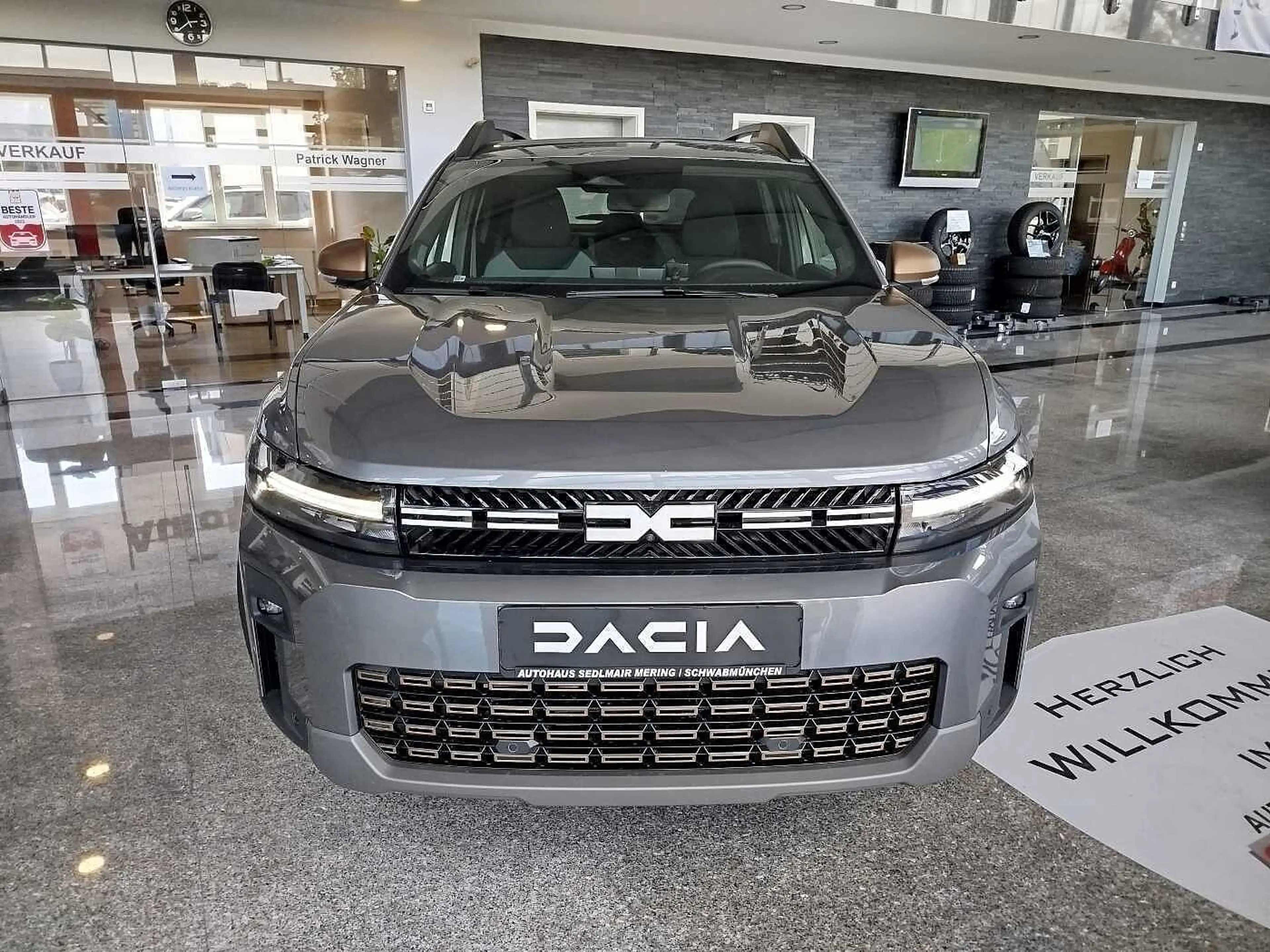 Dacia Bigster Extreme Hybrid-G 150 4x4 WINTER+/CITY/PANO — photo 2