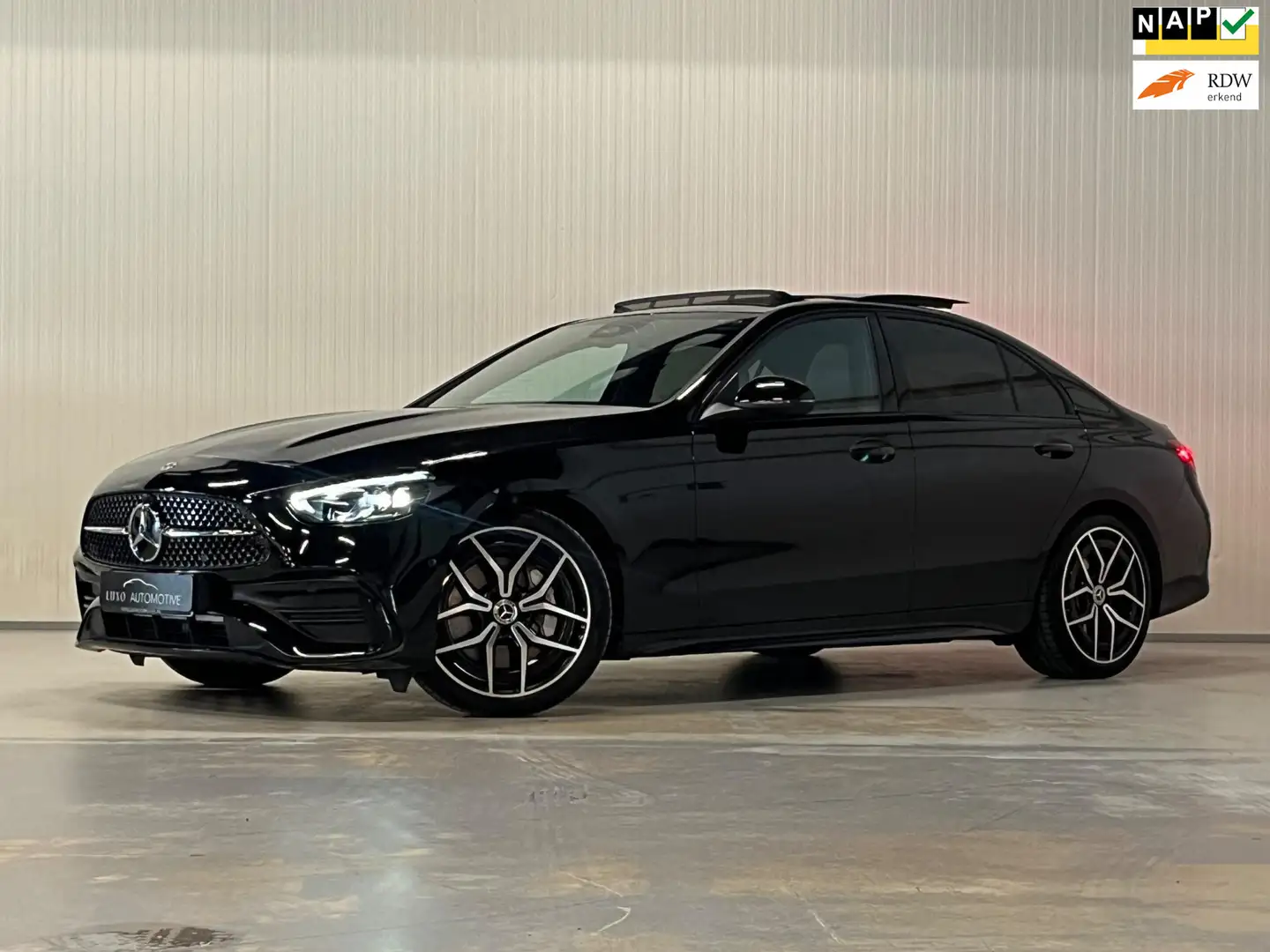 Mercedes-Benz C 300 AMG Line | PANO | LEDER | CAMERA | VOL OPTIES Zwart - 1
