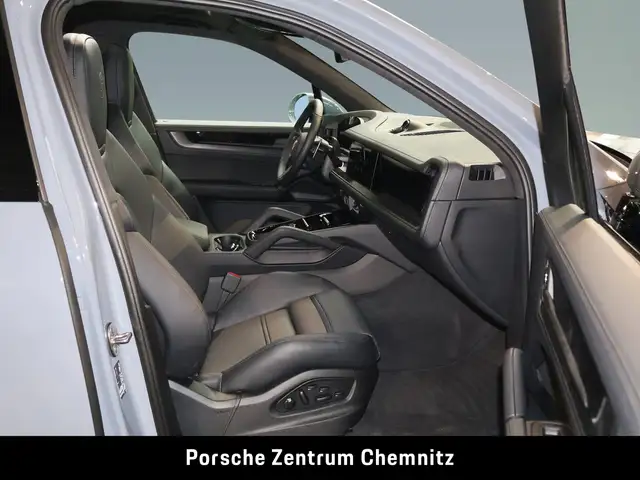 Porsche Cayenne GTS view 13