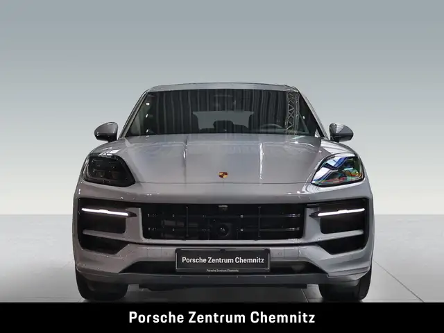 Porsche Cayenne GTS view 4