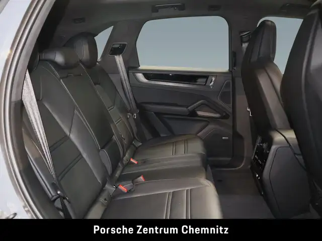 Porsche Cayenne GTS view 8