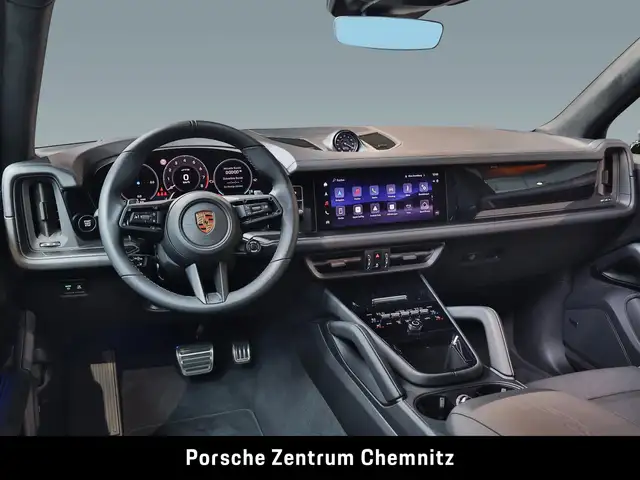 Porsche Cayenne GTS view 7