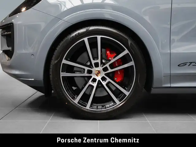 Porsche Cayenne GTS view 6