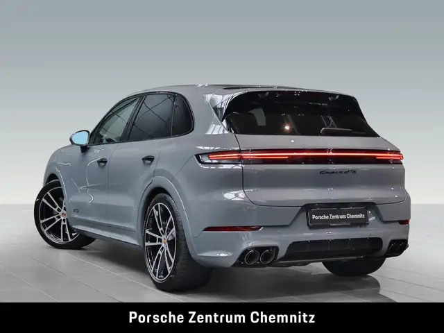 Porsche Cayenne GTS view 3