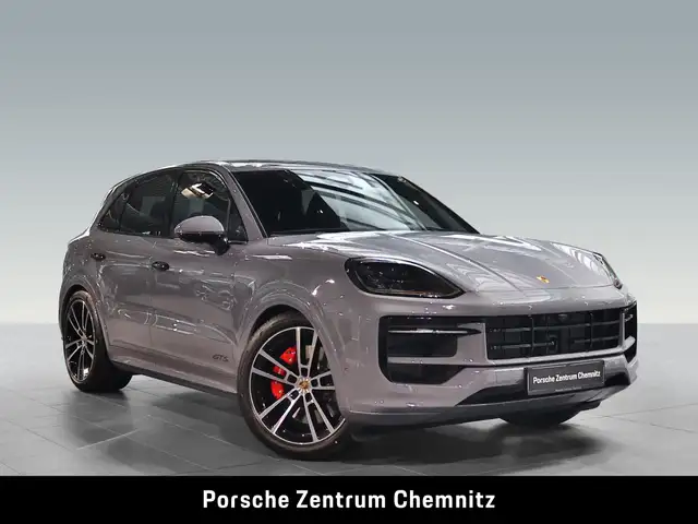 Porsche Cayenne GTS view 9