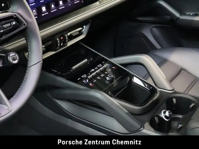 Porsche Cayenne GTS view 14