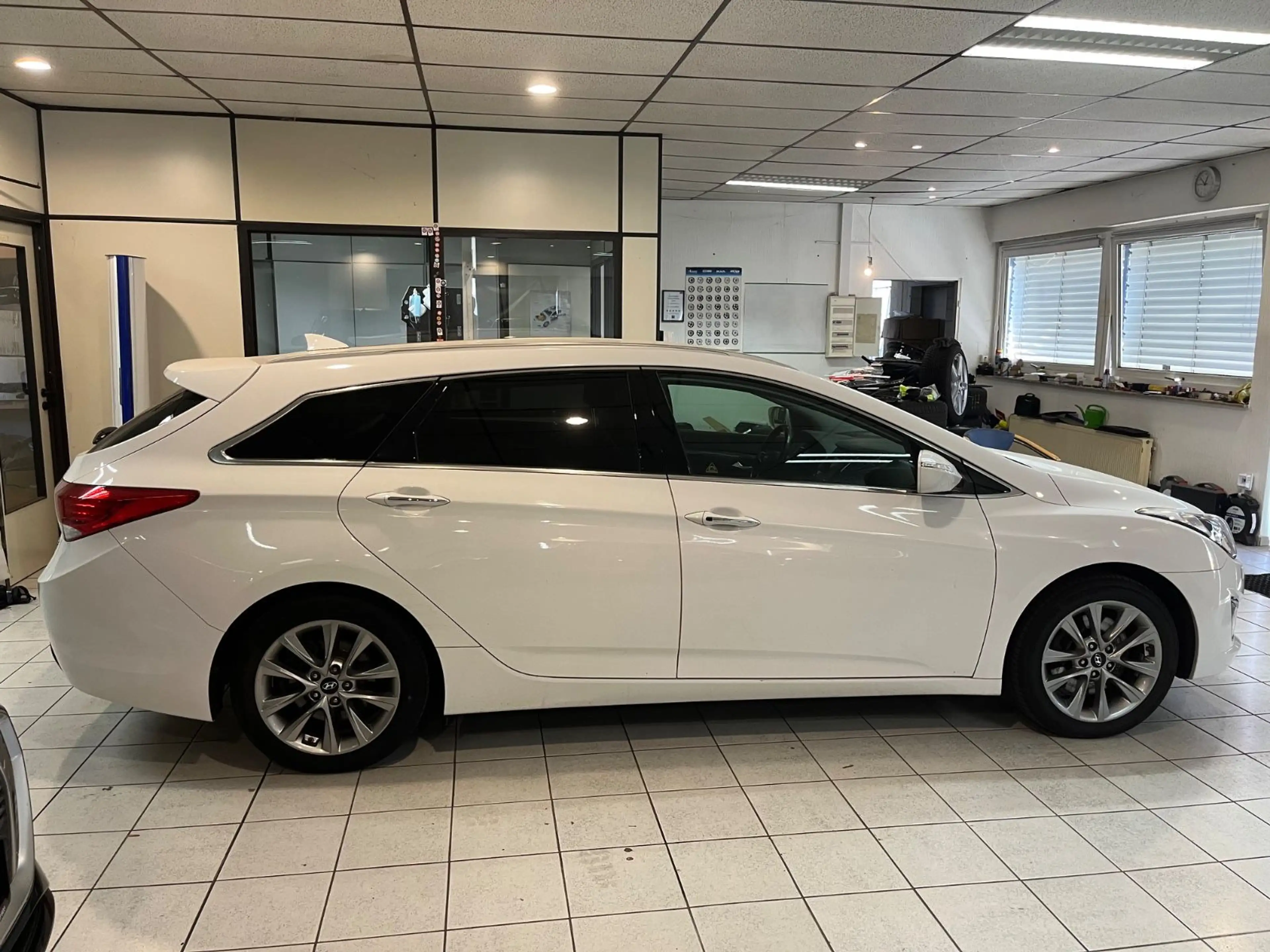Hyundai i40 VOLL-Leder+belüfte Sitze+4xSHZ+Lenkradheiz.+ — photo 3