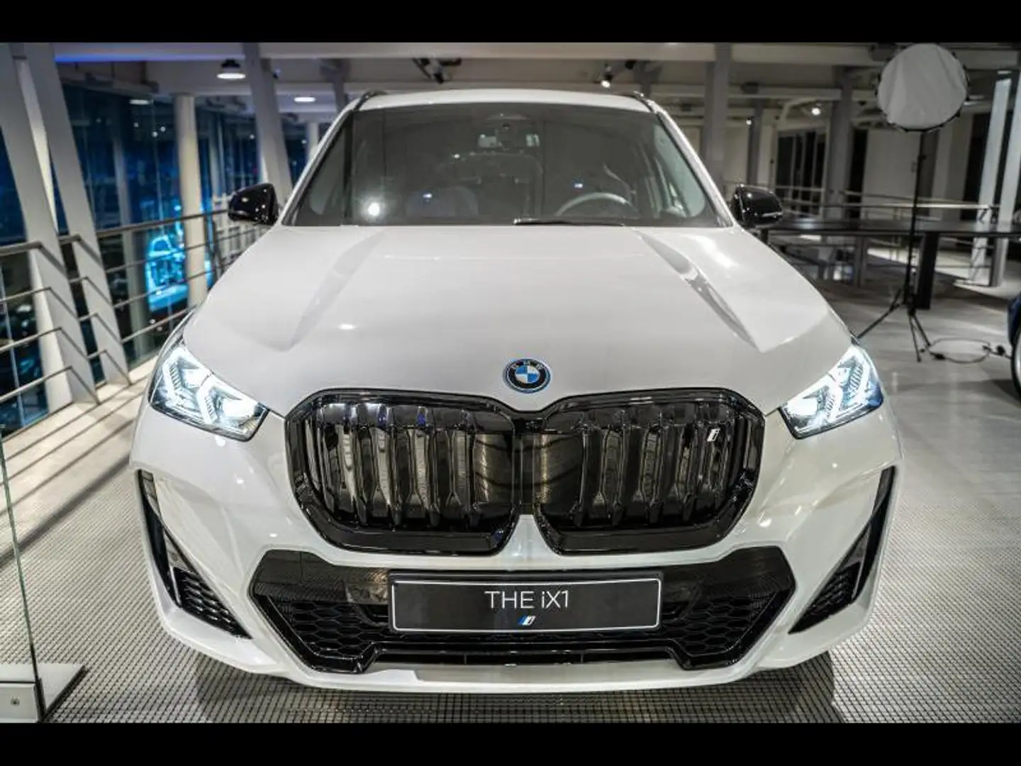 BMW iX1 & i xDrive30 Blanc - 1