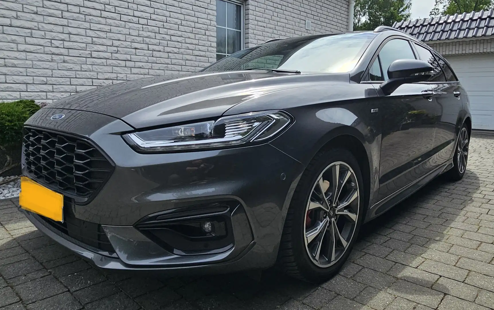 Ford Mondeo Turnier 2.0 Ti-VCT Hybrid ST-Line Grau - 2