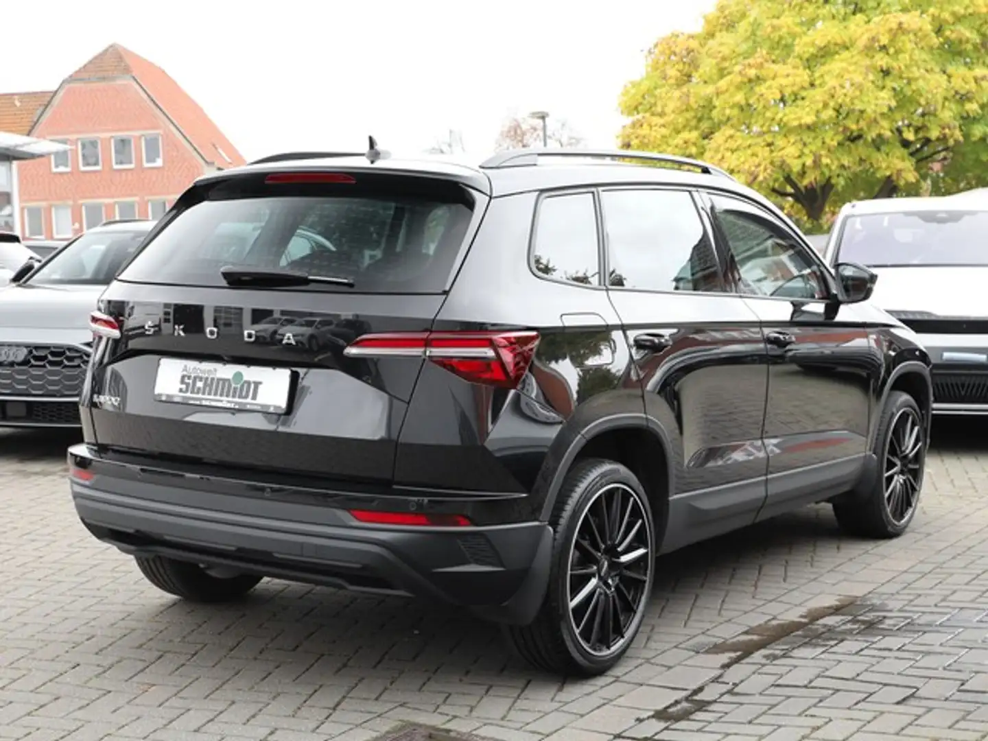 Skoda Karoq 1.5TSi DSG Tour R-Kamera Navi ACC 17Zoll Sitzhe... Schwarz - 2