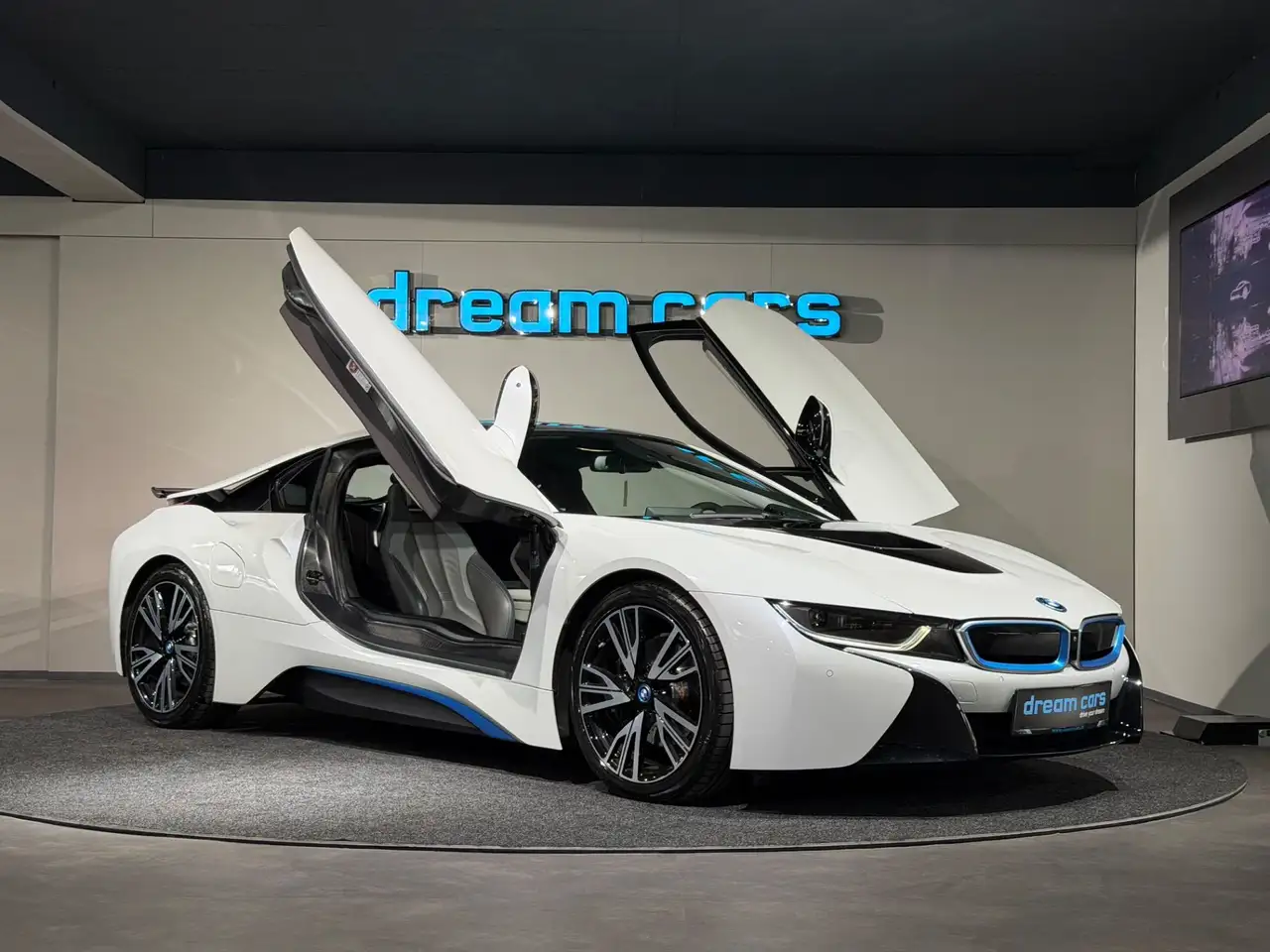 BMW i8 / Navi / Design Pure / Neuwertig Bild 4