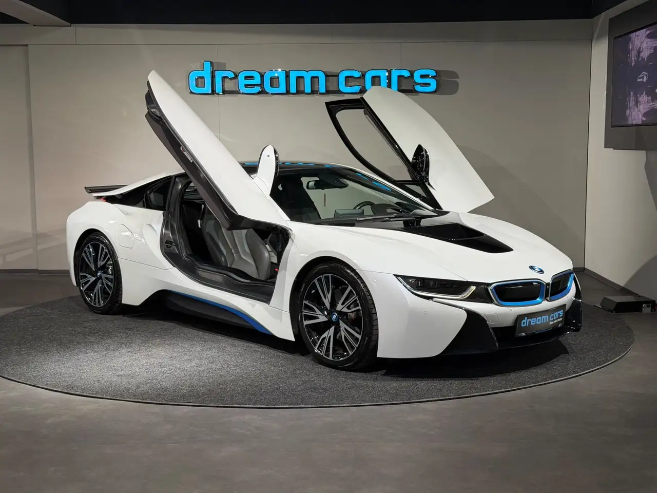 BMW i8 / Navi / Design Pure / Neuwertig Bild 12