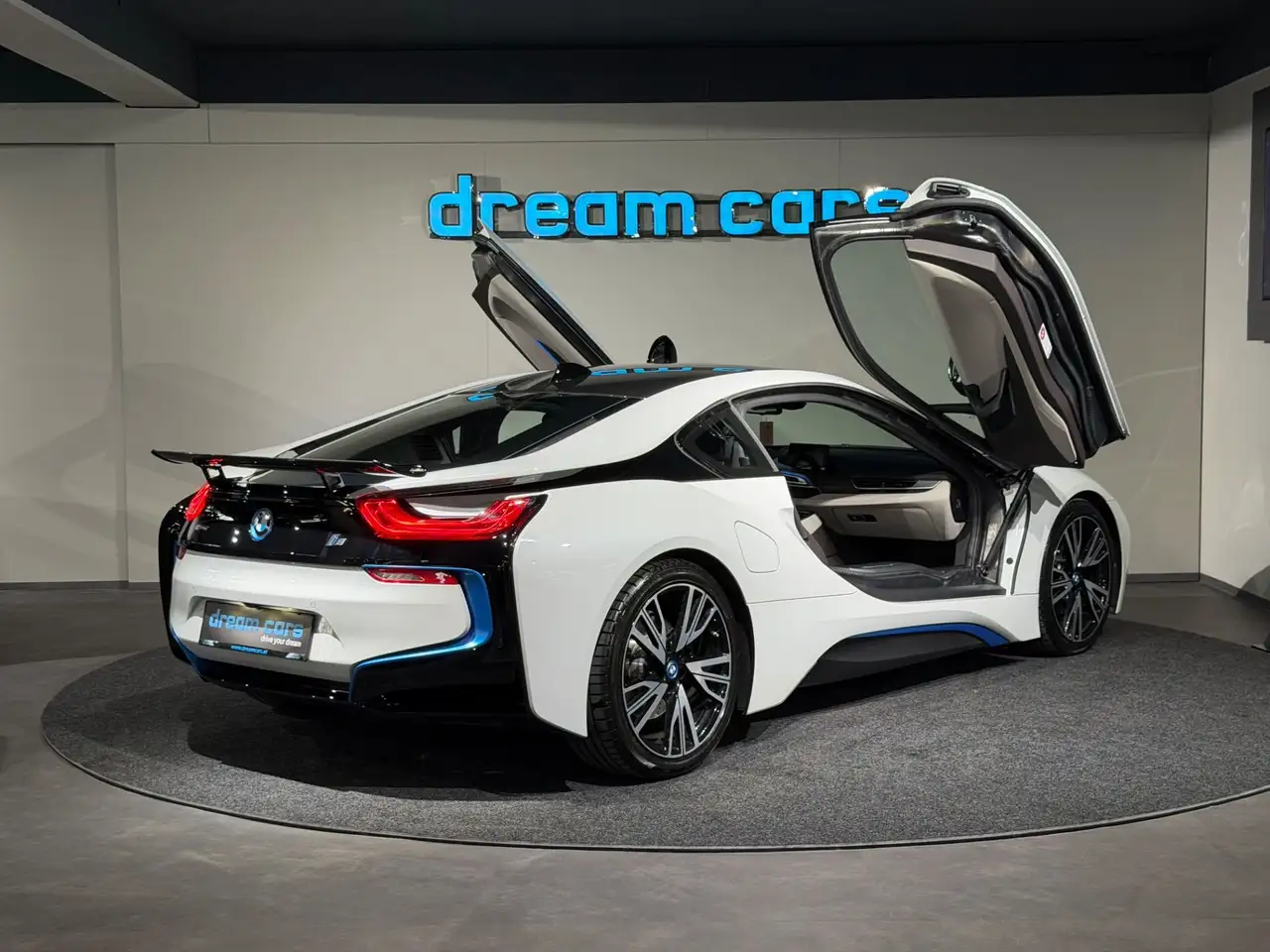 BMW i8 / Navi / Design Pure / Neuwertig Bild 7
