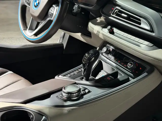 BMW i8 / Navi / Design Pure / Neuwertig / Ansicht 32