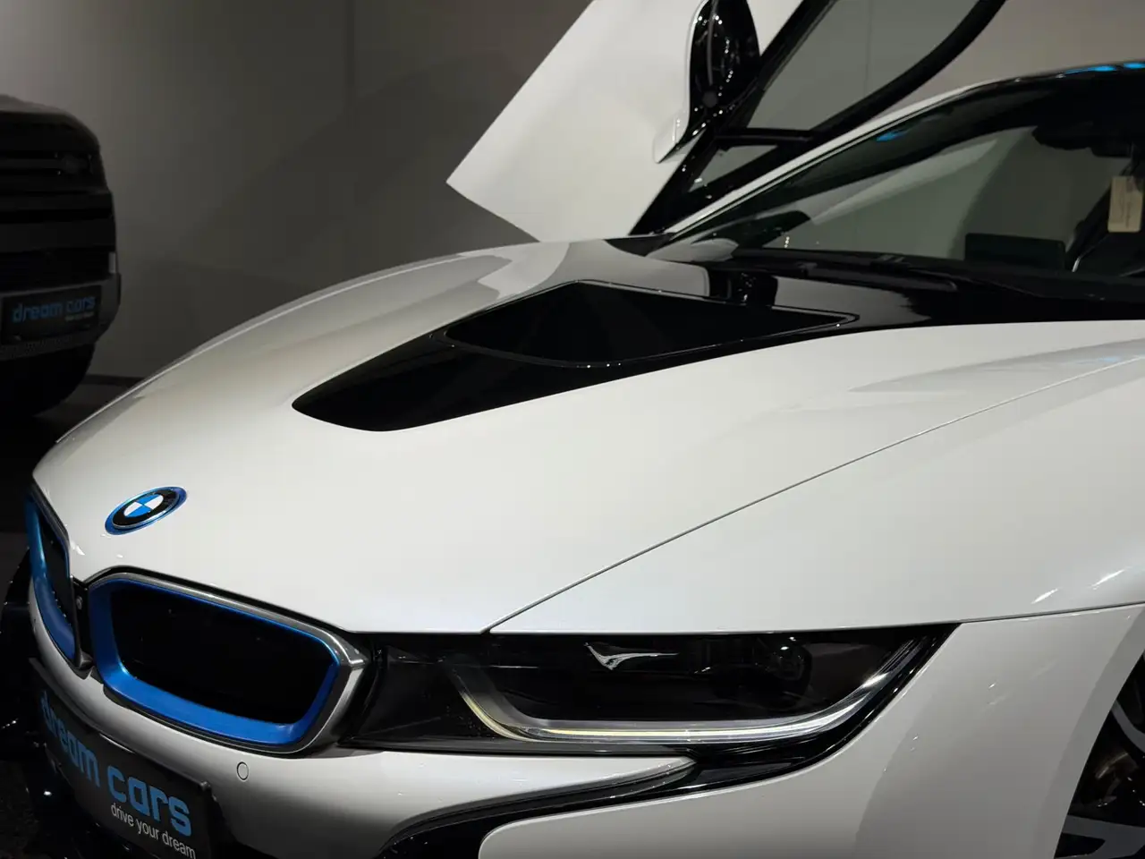 BMW i8 / Navi / Design Pure / Neuwertig Bild 14