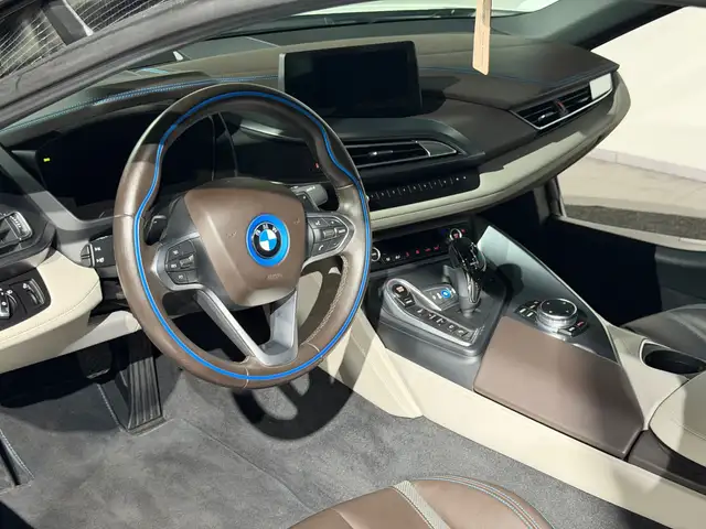 BMW i8 / Navi / Design Pure / Neuwertig / Ansicht 26