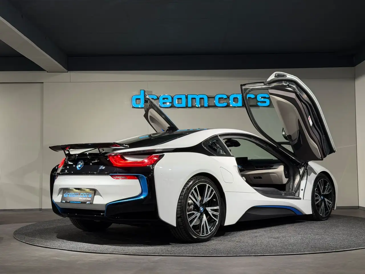 BMW i8 / Navi / Design Pure / Neuwertig Bild 2