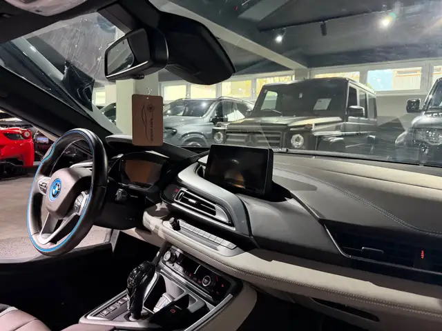 BMW i8 / Navi / Design Pure / Neuwertig / Ansicht 31