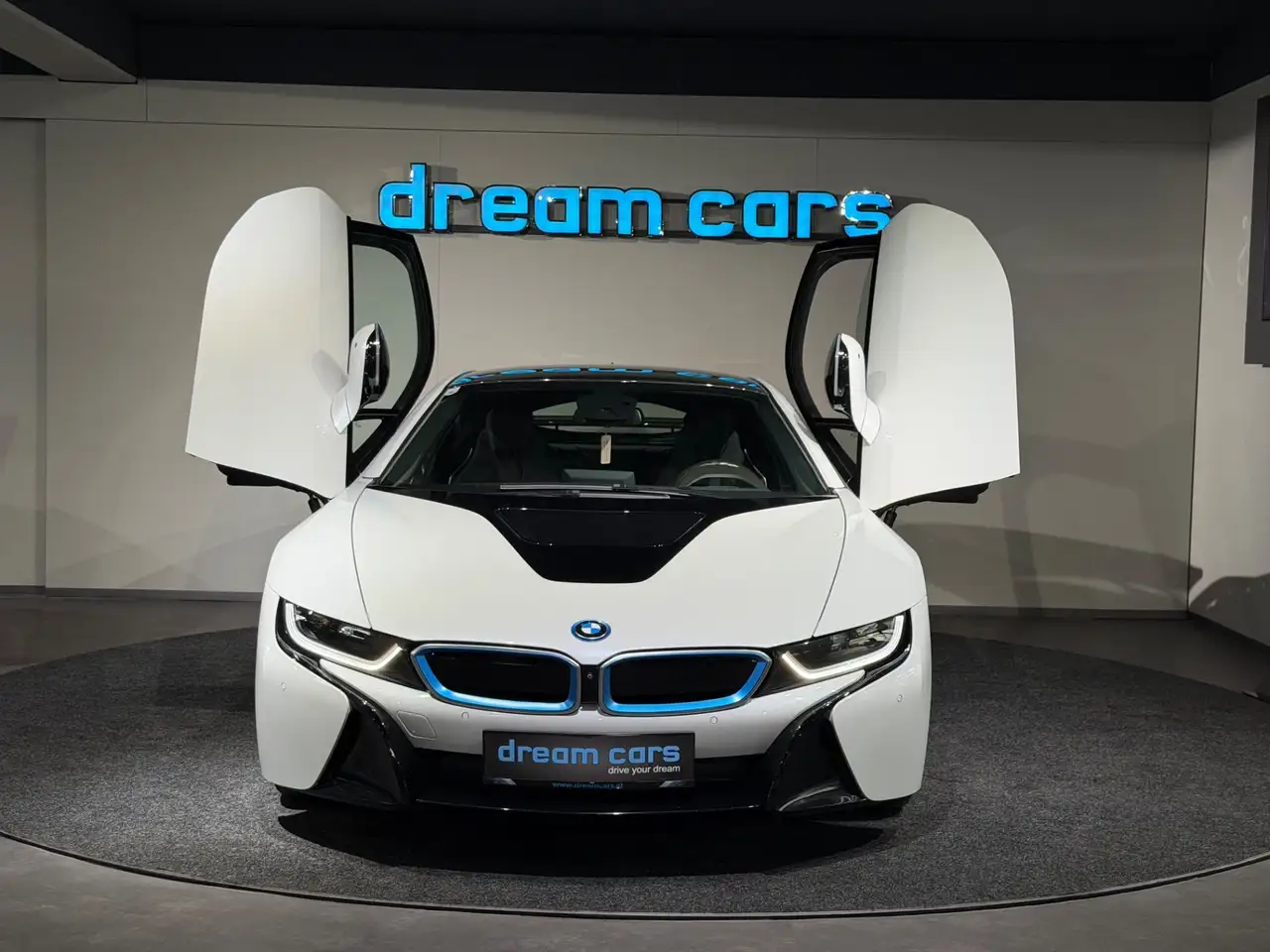 BMW i8 / Navi / Design Pure / Neuwertig Bild 11