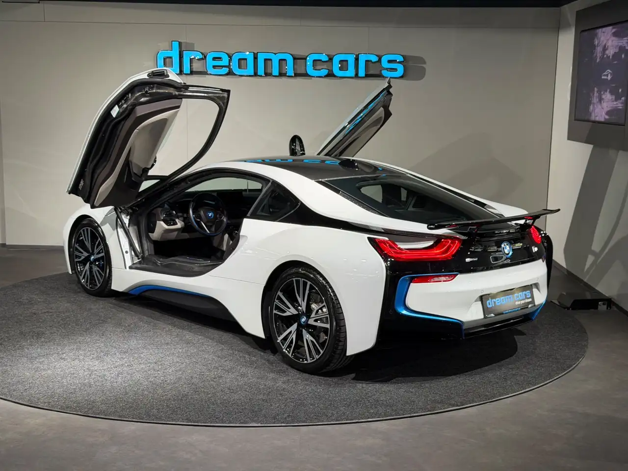 BMW i8 / Navi / Design Pure / Neuwertig Bild 8