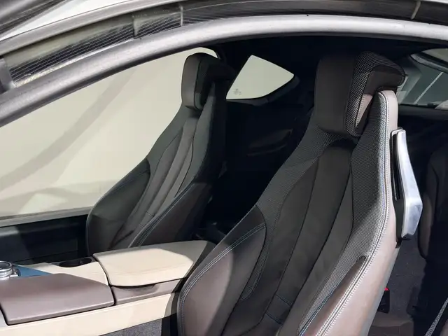 BMW i8 / Navi / Design Pure / Neuwertig / Ansicht 27