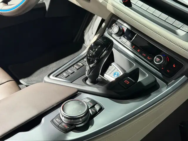 BMW i8 / Navi / Design Pure / Neuwertig / Ansicht 33